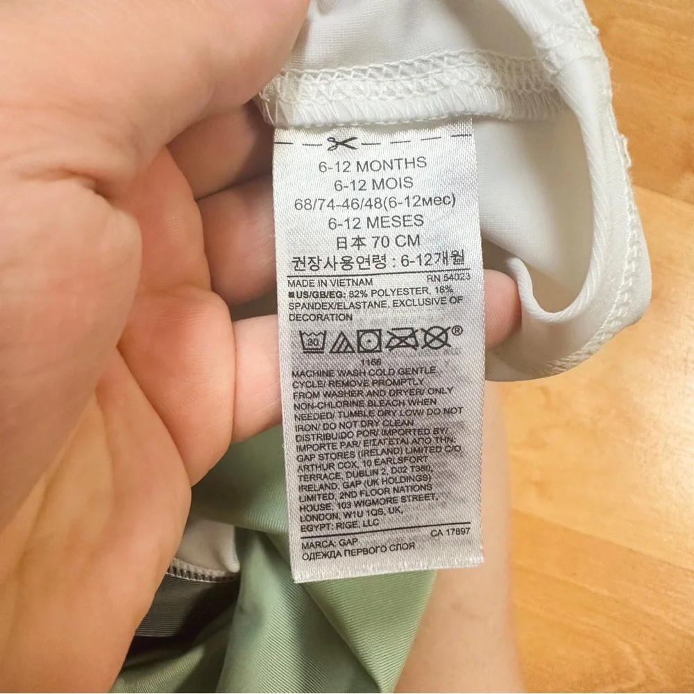 Baby Gap Star Wars Baby Yoda Coke to the Cute Side Rashguard & Shorts Size 6-12M